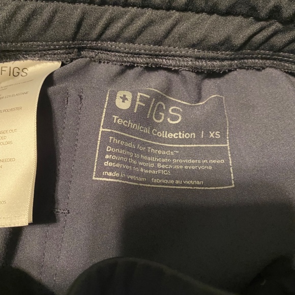 Figs Limited Edition Quiet Navy Scrub Set - Picture 3 of 7